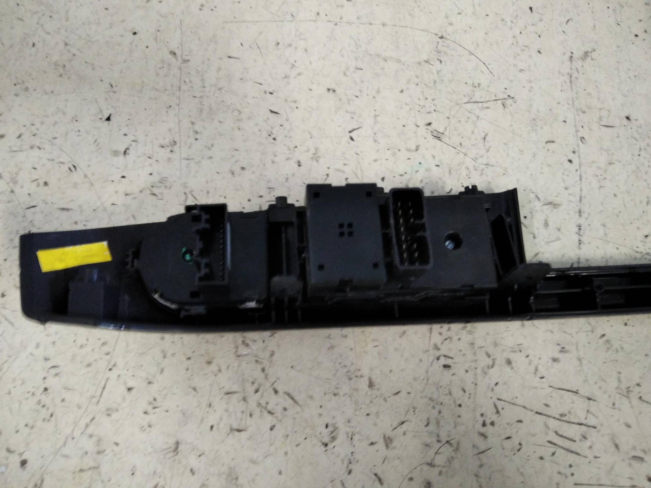 Interruttore alzacristalli porta ant.